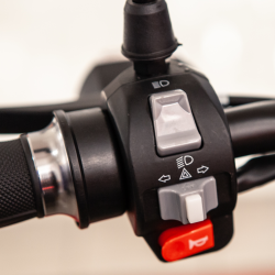 e-Scooter 2.0: Ohjaustangon katkaisimet vasen