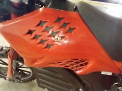 Kids Cross Etu vasen ja oikea tankin koristelevy punainen